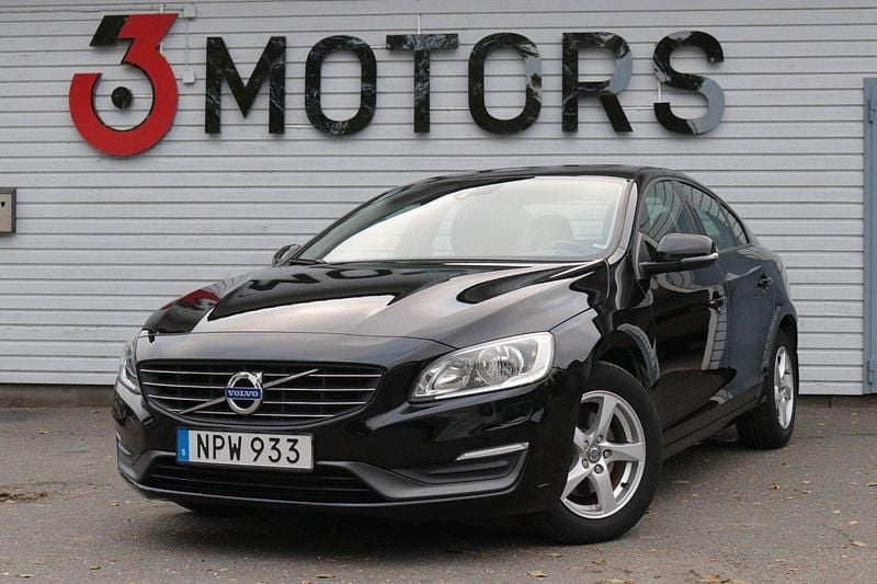 Svart Begagnad 2015 Volvo S60 Sedan | 179 900 kr (Marknadspris) - Bild 1/4