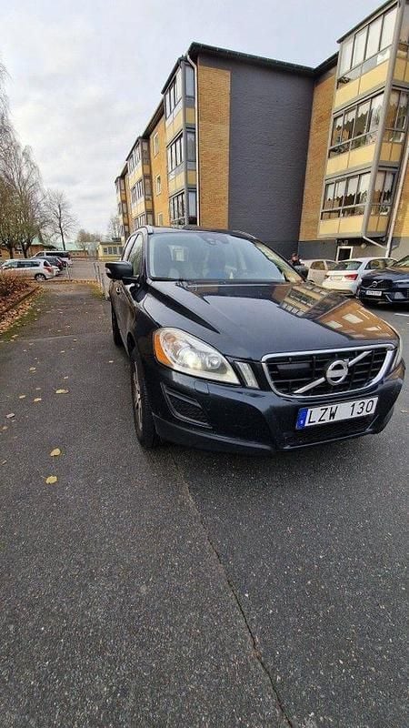 Grå Begagnad 2012 Volvo XC60 Summum SUV | 95 000 kr (Bra pris) - Bild 1/4