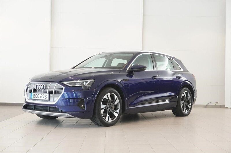 Blå Begagnad 2021 Audi e-tron SUV | 349 800 kr (Marknadspris) - Bild 1/4