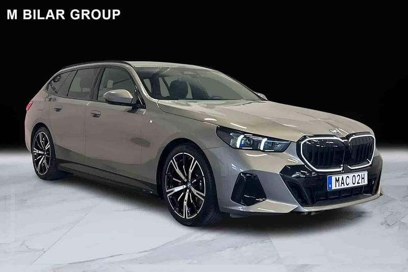 Grå Begagnad 2025 BMW 530e Kombi | 699 000 kr - Bild 1/1