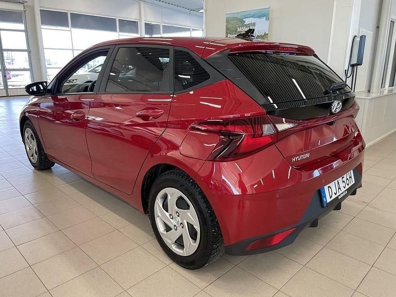 Begagnad Hyundai i20 Essential 84 HK (61 kW) 2022 Röd Halvkombi