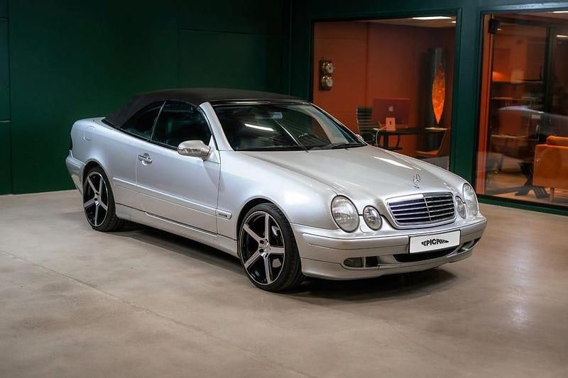Silver Begagnad 2004 Mercedes CLK230 Elegance Cab | 89 900 kr - Bild 1/4