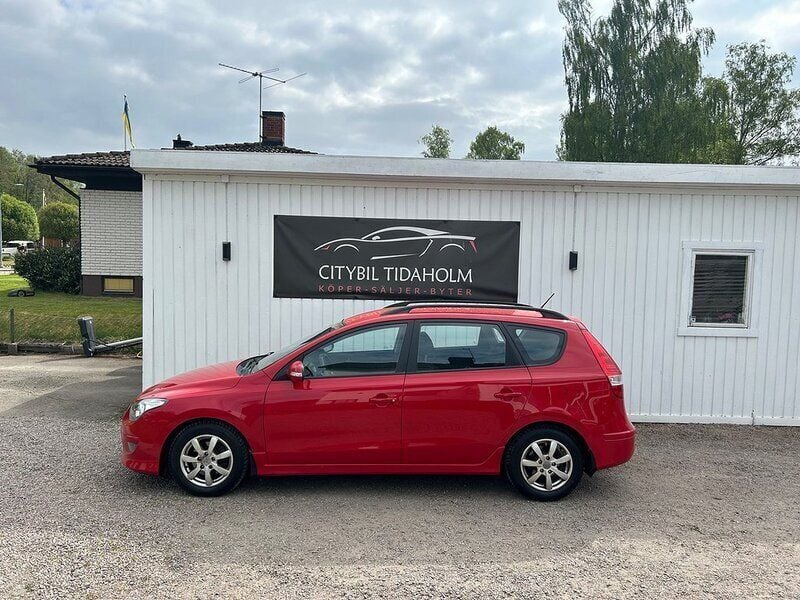 Röd Begagnad 2010 Hyundai i30 Kombi | 49 900 kr (Bra pris) - Bild 1/4