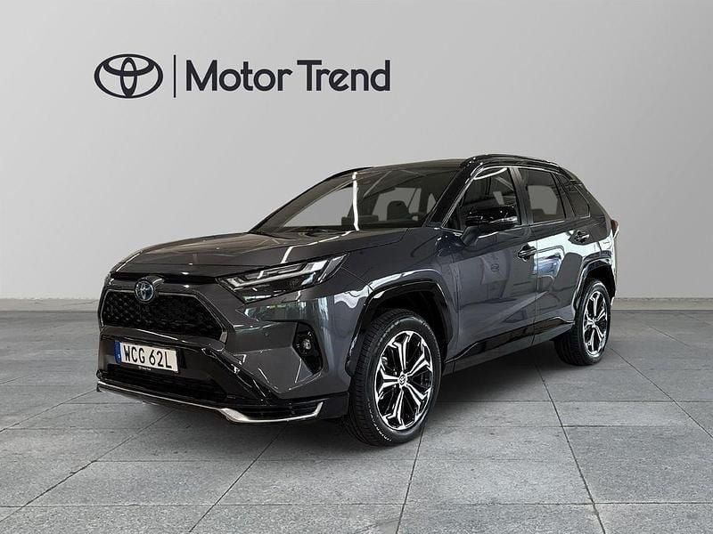 Grå Begagnad 2025 Toyota RAV4 Hybrid Style SUV | 559 900 kr (Lite dyr) - Bild 1/4