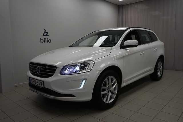 Vit Begagnad 2017 Volvo XC60 Momentum SUV | 229 900 kr (Bra pris) - Bild 1/3