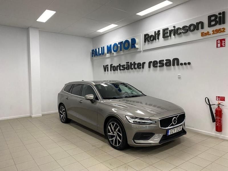 Grå Begagnad 2020 Volvo V60 Momentum Kombi | 289 500 kr (Marknadspris) - Bild 1/4