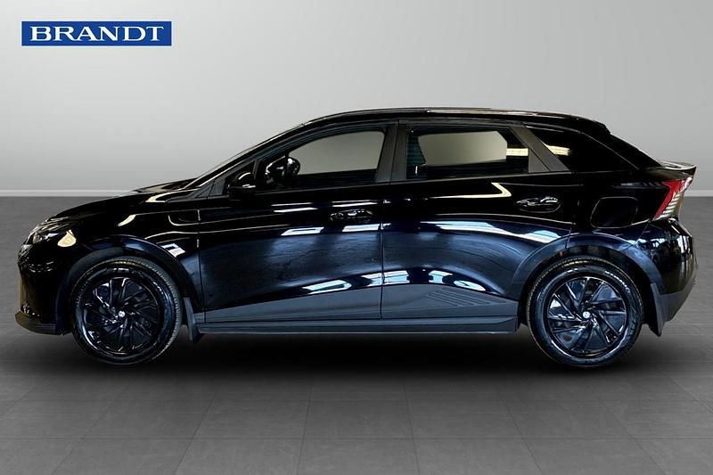 Begagnad MG MG4 EV 125 kW (171 HK) 2023 Svart Halvkombi