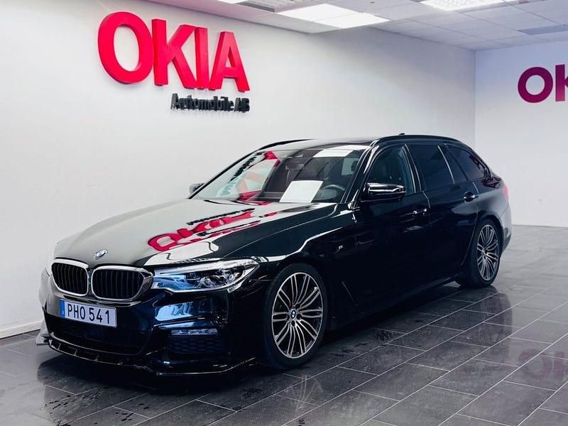 Svart Begagnad 2018 BMW 530 M Sport Kombi | 304 900 kr (Marknadspris) - Bild 1/4