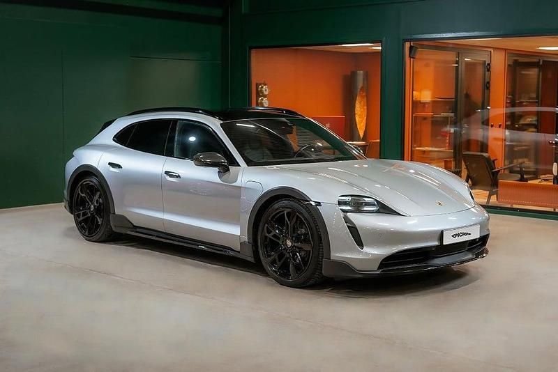 Silver Begagnad 2021 Porsche Taycan Cross Turismo Kombi | 719 900 kr (Lite dyr) - Bild 1/4