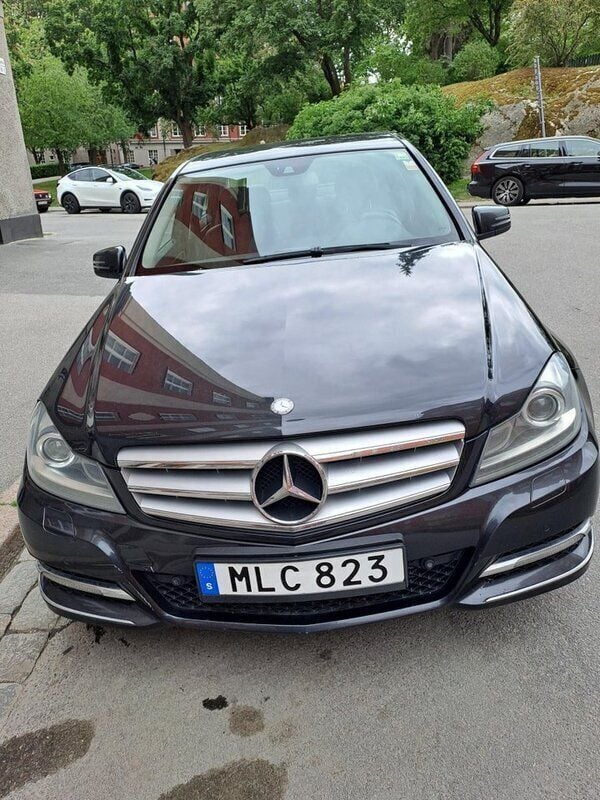 Svart Begagnad 2012 Mercedes C220 Avantgarde Sedan | 102 000 kr (Marknadspris) - Bild 1/4