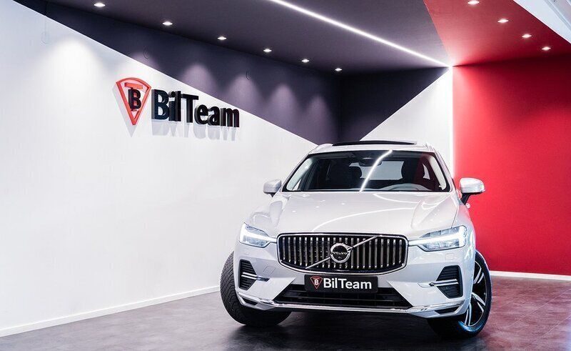 Silver Begagnad 2023 Volvo XC60 Plus SUV | 649 900 kr - Bild 1/4