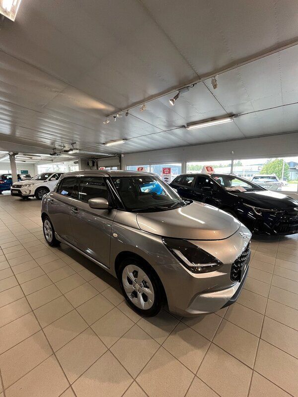 Begagnad Suzuki Swift 83 HK (61 kW) 2024 Grå Halvkombi
