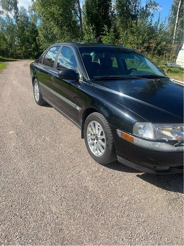 Svart Begagnad 2002 Volvo S80 Sedan | 18 500 kr (Marknadspris) - Bild 1/3