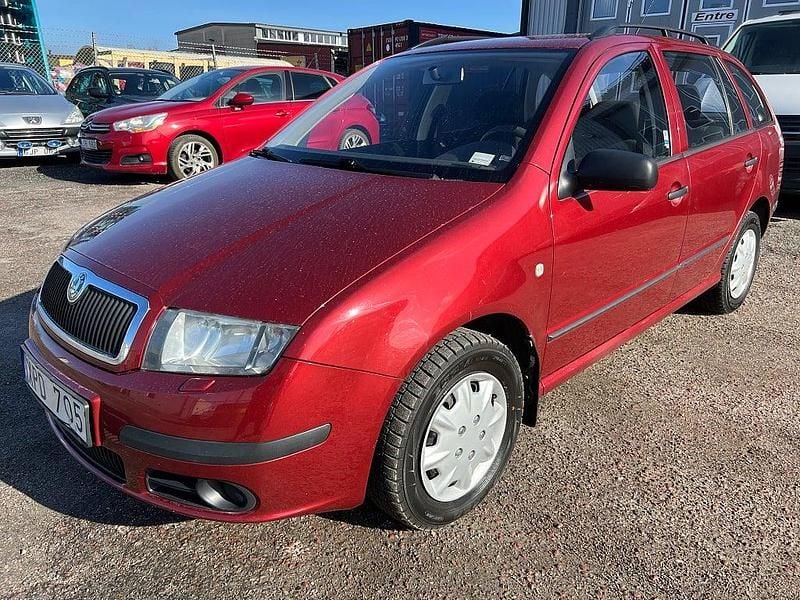 Begagnad Skoda Fabia 64 HK (47 kW) 2006 Röd Kombi