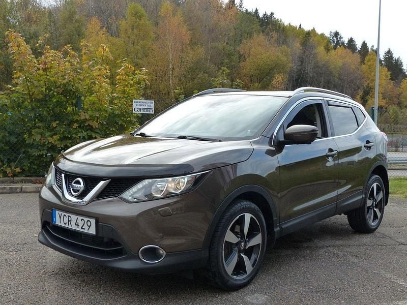 Brun (chestnut bronze metallic) Begagnad 2016 Nissan Qashqai SUV | 129 800 kr (Marknadspris) - Bild 1/4