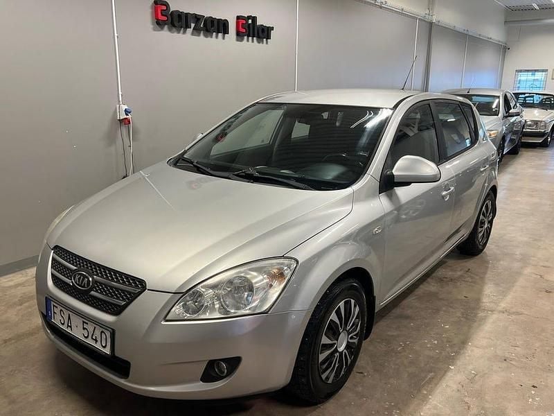 Silver Begagnad 2007 Kia Ceed EX Halvkombi | 29 999 kr (Marknadspris) - Bild 1/4
