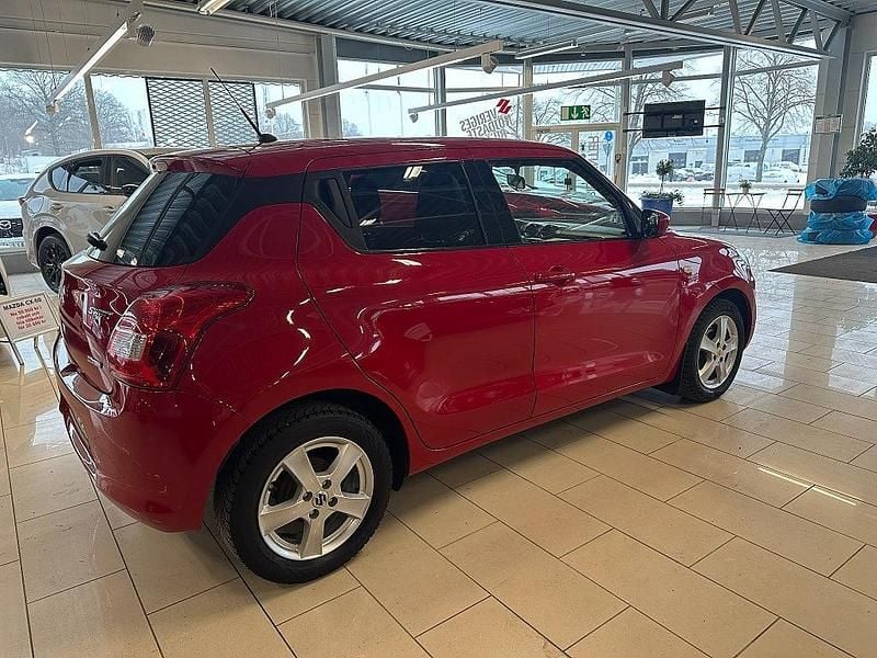 Begagnad Suzuki Swift 90 HK (66 kW) 2020 Röd