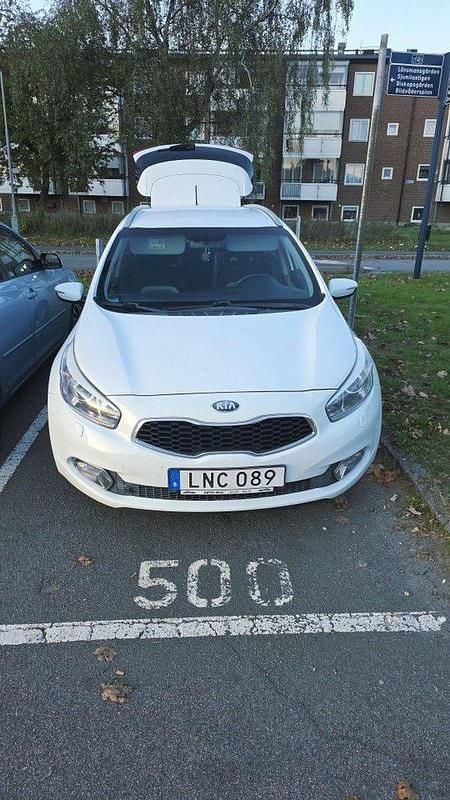 Vit Begagnad 2014 Kia Ceed Sportswagon Comfort Kombi | 95 000 kr (Marknadspris) - Bild 1/4