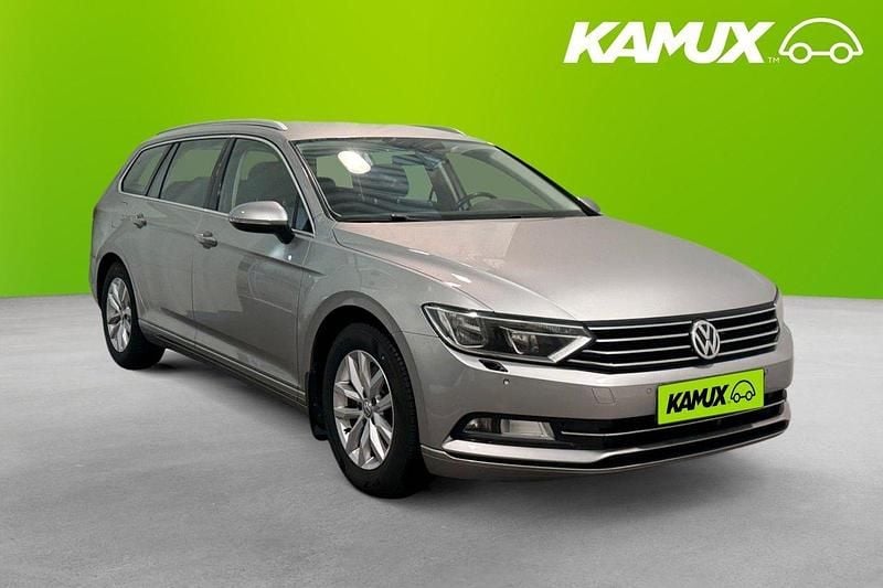 Silver/grå Begagnad 2015 VW Passat Kombi | 144 900 kr (Bra pris) - Bild 1/4