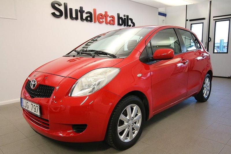 Röd Begagnad 2006 Toyota Yaris Halvkombi | 44 900 kr (Marknadspris) - Bild 1/4