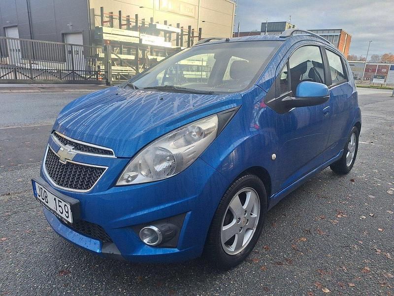 Blå Begagnad 2010 Chevrolet Spark Halvkombi | 21 900 kr (Marknadspris) - Bild 1/4