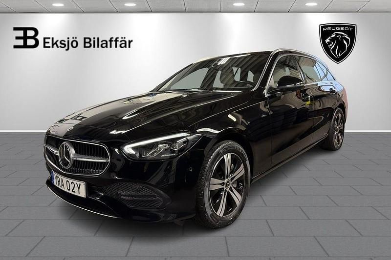 Svart Begagnad 2023 Mercedes C300 Avantgarde Kombi | 387 500 kr - Bild 1/4