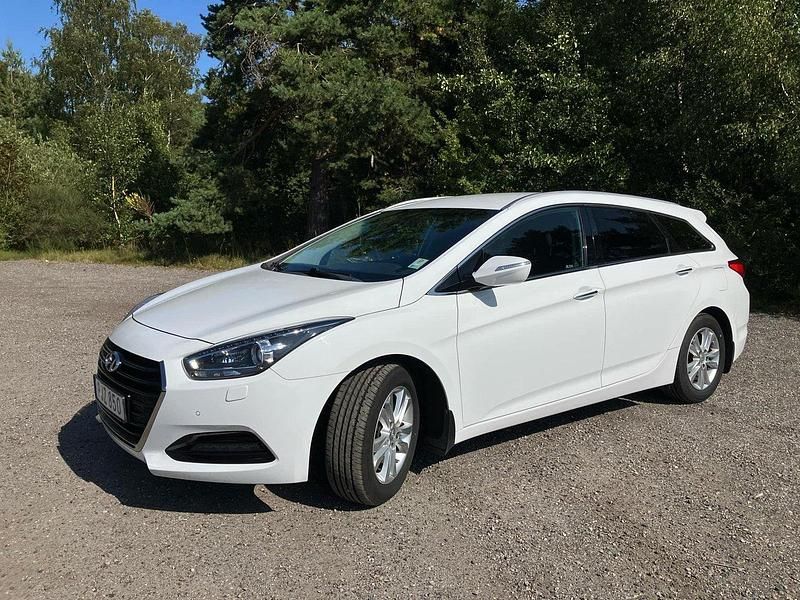 Vit Begagnad 2017 Hyundai i40 Kombi | 145 000 kr (Marknadspris) - Bild 1/4