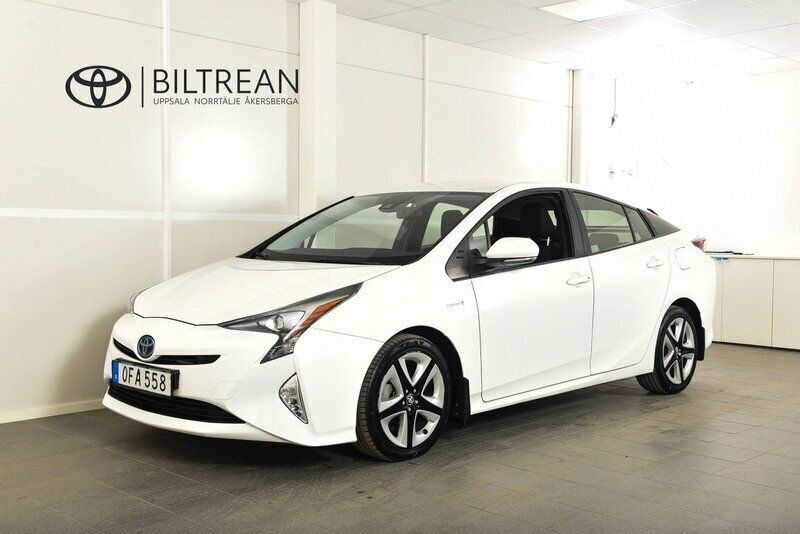 Vit Begagnad 2016 Toyota Prius Active Halvkombi | 168 900 kr (Marknadspris) - Bild 1/4