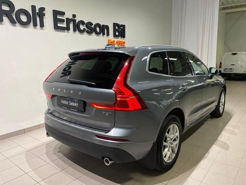 Begagnad Volvo XC60 Momentum 397 HK (291 kW) 2020 Grå SUV