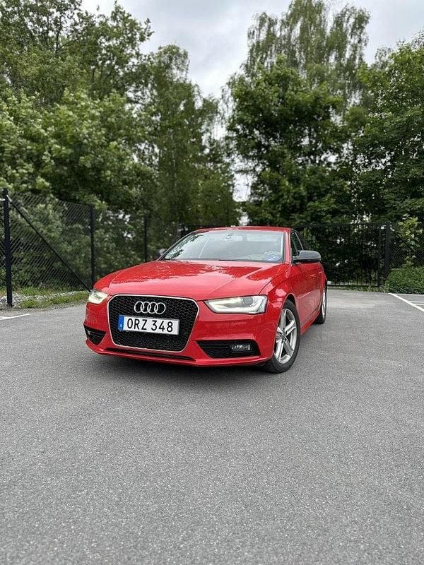 Röd Begagnad 2013 Audi A4 Comfort Sedan | 99 000 kr (Marknadspris) - Bild 1/4