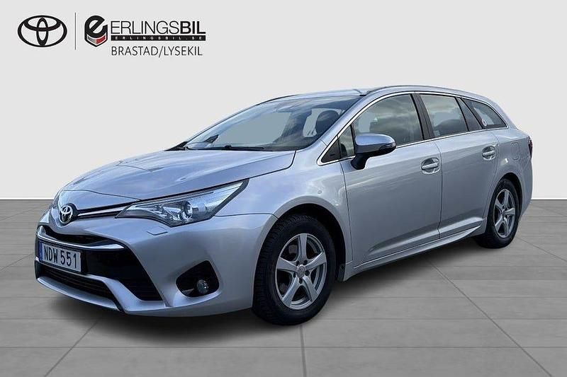 Begagnad Toyota Avensis Active 147 HK (108 kW) 2016 Silver Kombi