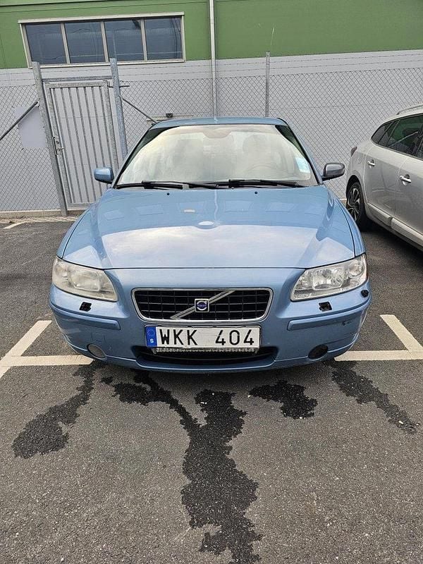 Blå Begagnad 2005 Volvo S60 Momentum Sedan | 21 000 kr (Superpris) - Bild 1/4