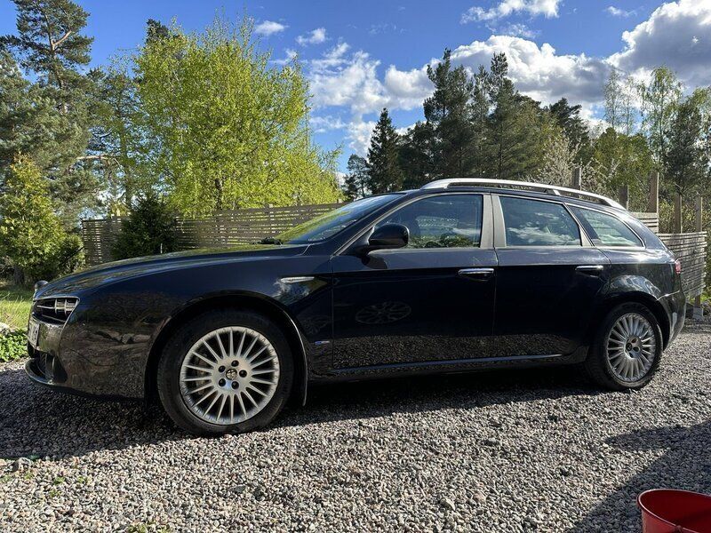 Svart Begagnad 2008 Alfa Romeo 159 Kombi | 45 000 kr - Bild 1/4
