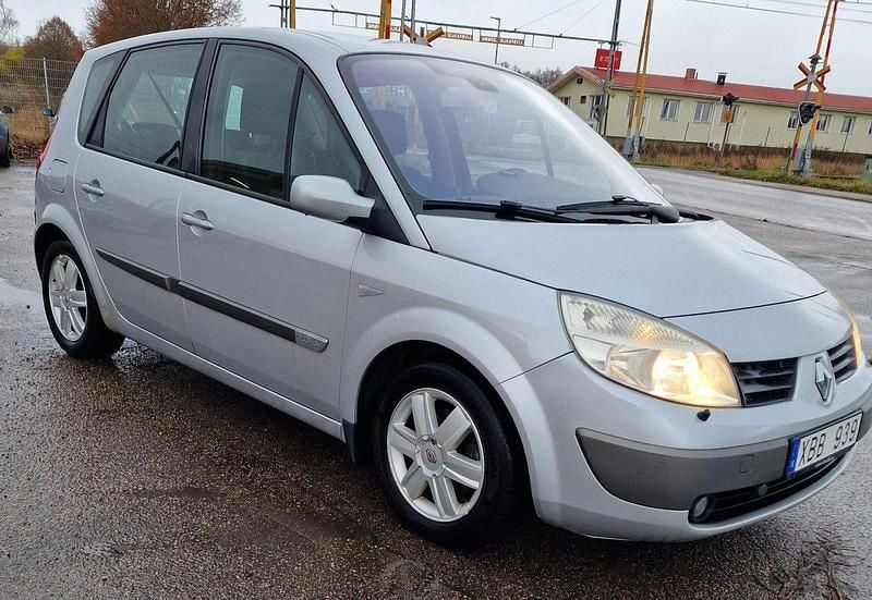 Grå Begagnad 2006 Renault Scénic II Minibuss | 21 500 kr (Marknadspris) - Bild 1/4
