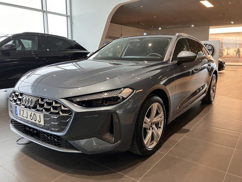 Blå (horisontblå metallic) Ny 2025 Audi A5 Advanced Sportkupé | 622 800 kr (Marknadspris) - Bild 1/4