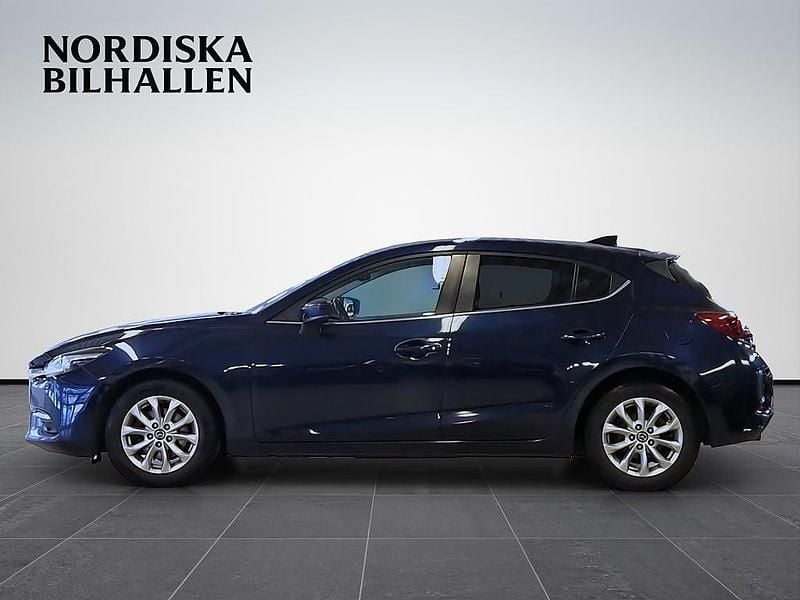 Begagnad Mazda 3 Inclusive 120 HK (88 kW) 2016 Blå Halvkombi
