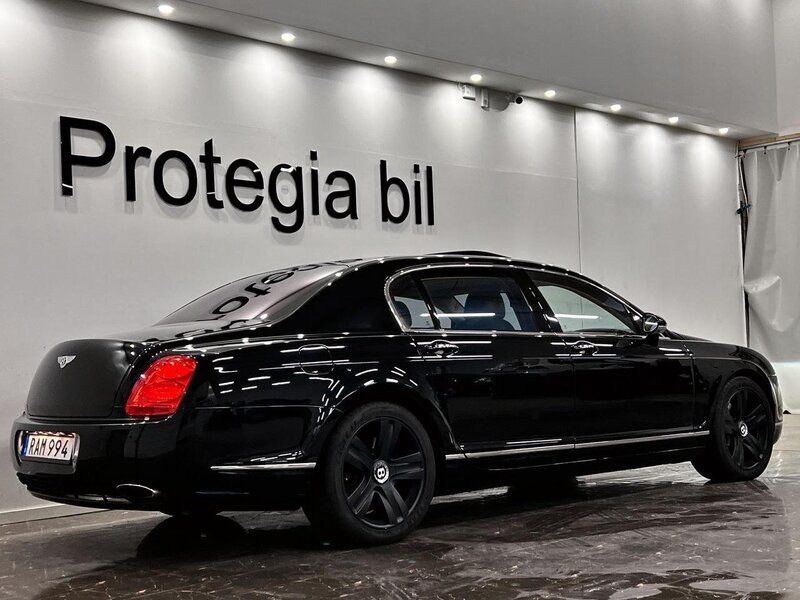Begagnad Bentley Continental Flying Spur 561 HK (412 kW) 2006 Svart Sedan