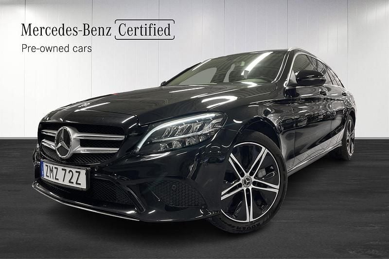 Svart (black) Begagnad 2020 Mercedes C300e Kombi | 299 900 kr (Marknadspris) - Bild 1/4