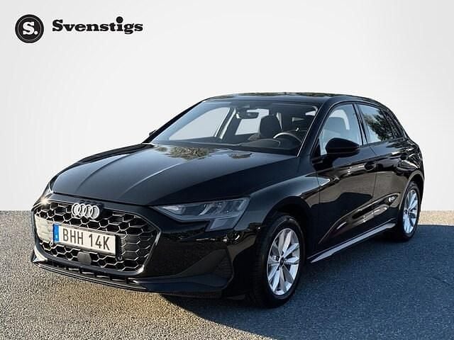 Brilliantsvart Begagnad 2024 Audi A3 Proline | 314 900 kr (Lite dyr) - Bild 1/4