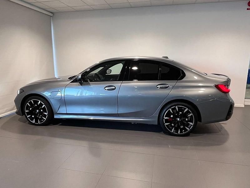 Begagnad BMW 330e M Sport 184 HK (135 kW) 2024 Grå Sedan