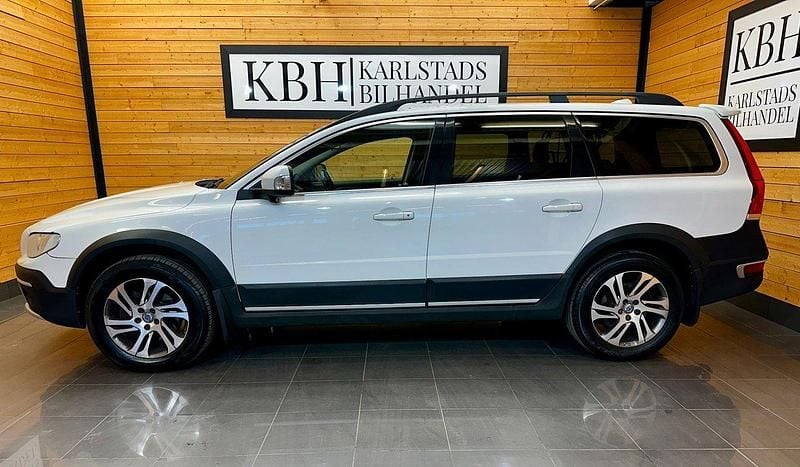 Vit Begagnad 2015 Volvo XC70 Momentum SUV | 144 900 kr (Lite dyr) - Bild 1/4