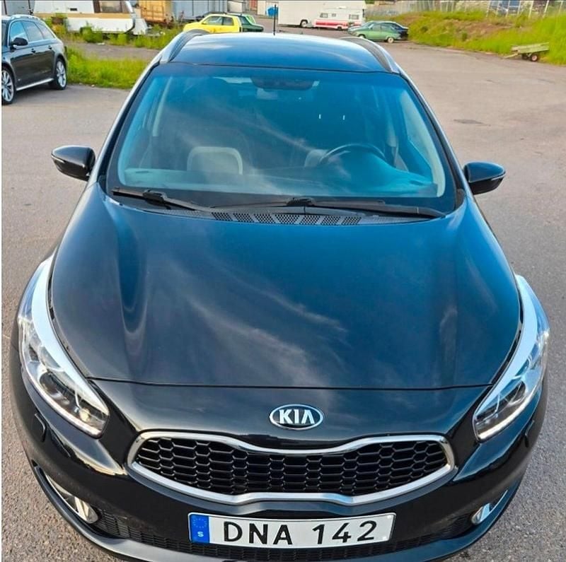 Begagnad Kia Ceed Sportswagon Comfort 128 HK (94 kW) 2014 Svart Kombi