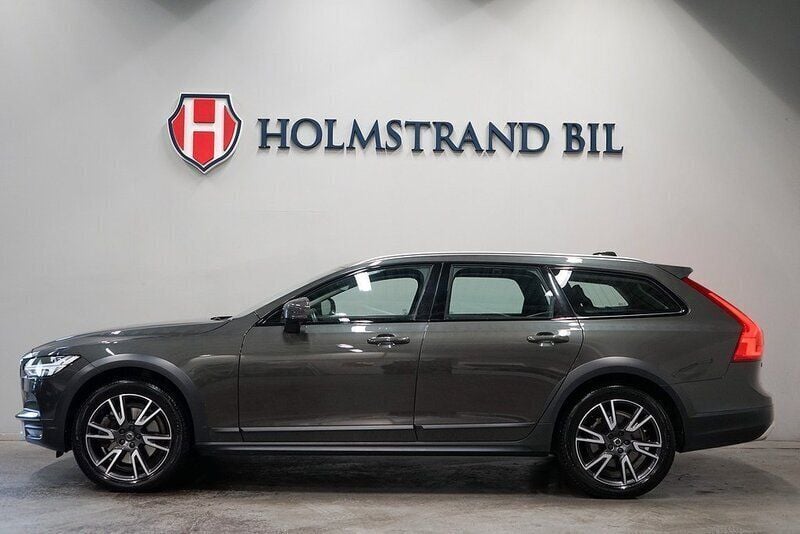 Mörkgrå (grå) Begagnad 2017 Volvo V90 CC Inscription Kombi | 359 800 kr (Marknadspris) - Bild 1/4