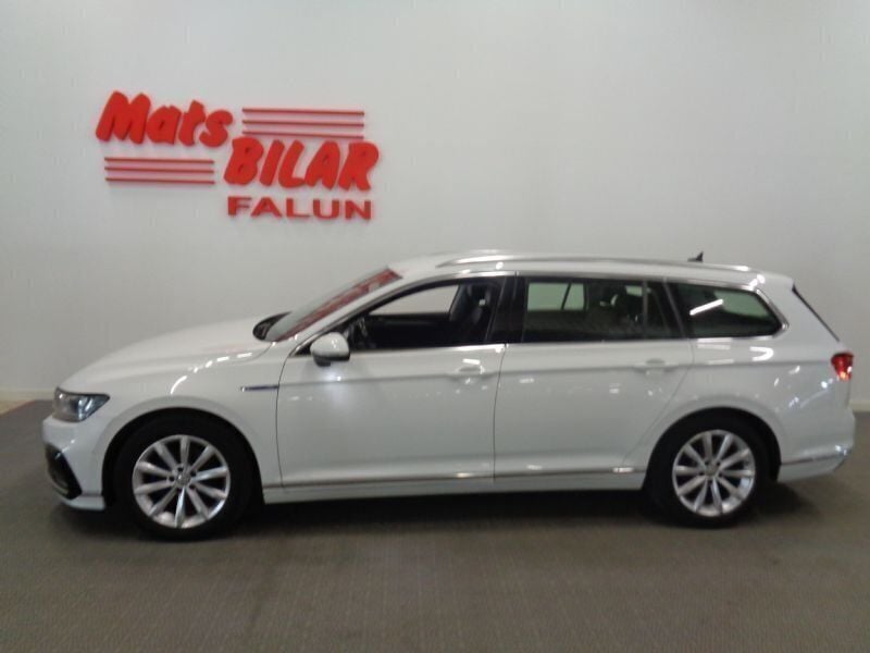 Vit Begagnad 2019 VW Passat Executive Kombi | 259 900 kr - Bild 1/4