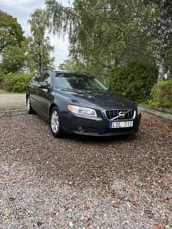 Grå Begagnad 2011 Volvo V70 Momentum Kombi | 32 000 kr (Superpris) - Bild 1/4