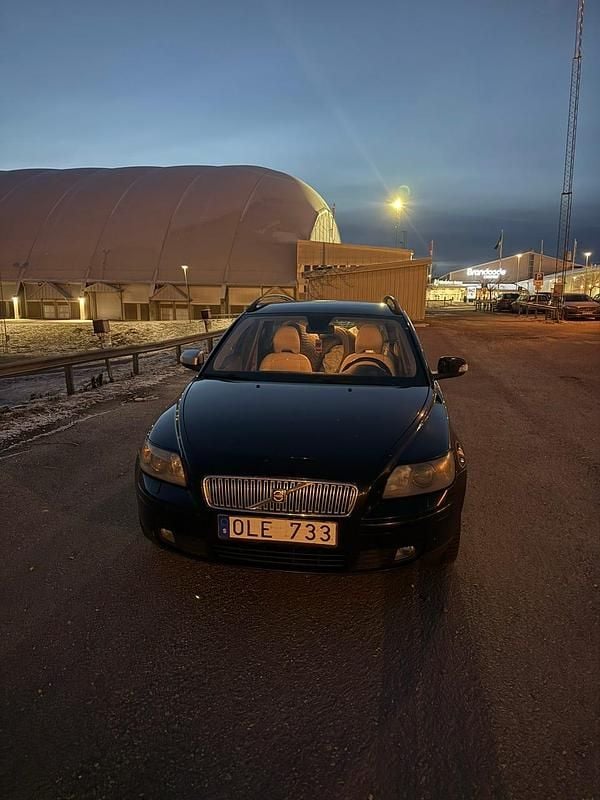 Begagnad 2007 Volvo V50 Kombi | 15 000 kr (Marknadspris) - Bild 1/4