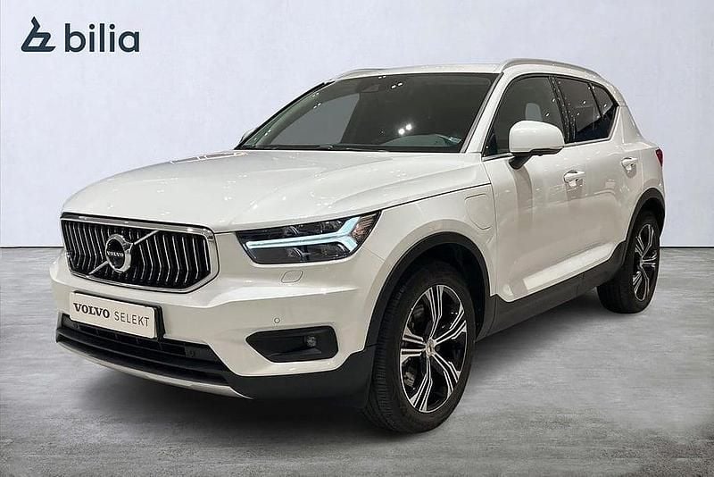Vit Begagnad 2021 Volvo XC40 Inscription SUV | 379 900 kr (Marknadspris) - Bild 1/3