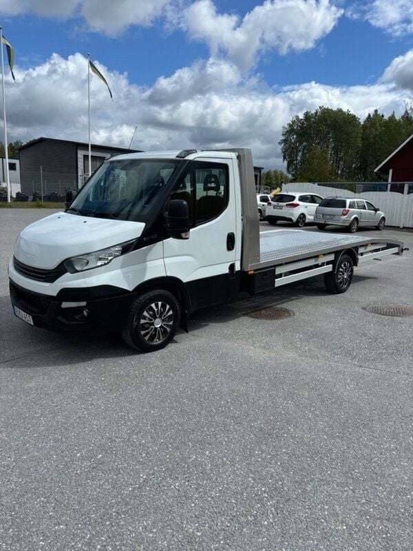 Vit Begagnad 2017 Iveco Daily Van | 208 125 kr - Bild 1/4