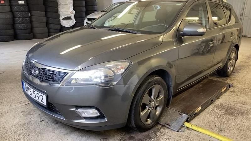 Silver Begagnad 2010 Kia Ceed Sportswagon 4 Kombi | 37 000 kr (Bra pris) - Bild 1/4