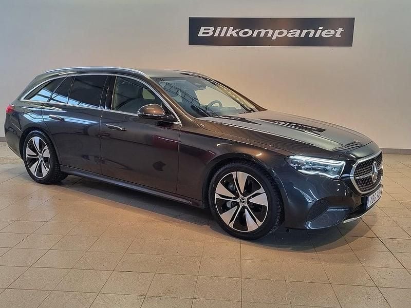Grå Begagnad 2025 Mercedes E300 | 599 900 kr (Bra pris) - Bild 1/4
